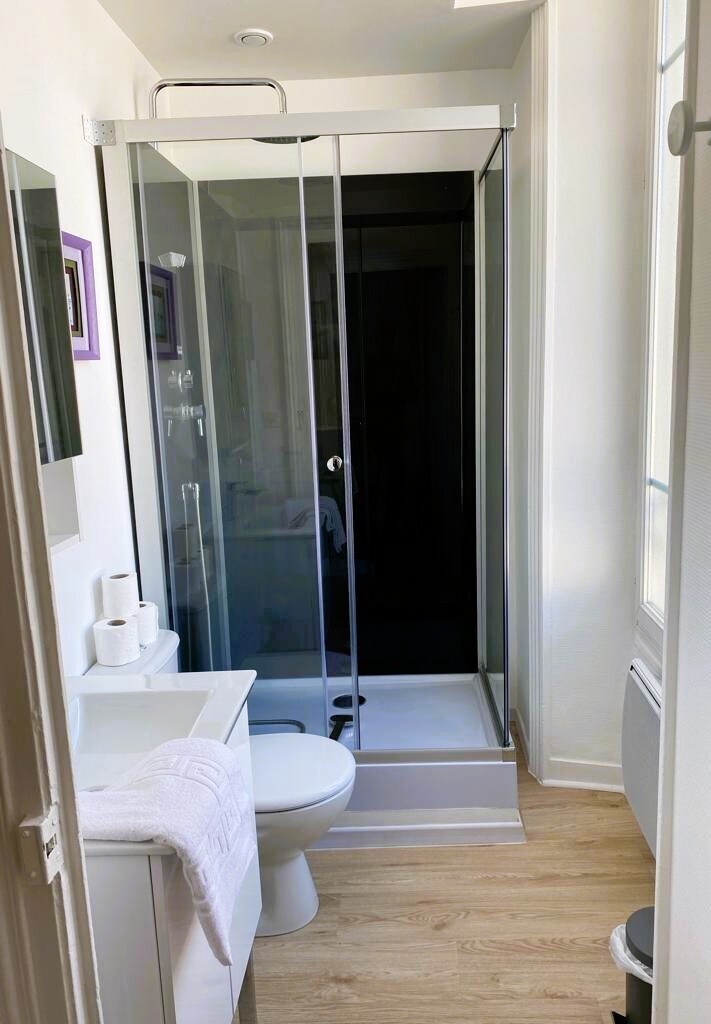 Grand appartement récemment rénové — Cuisine équipée