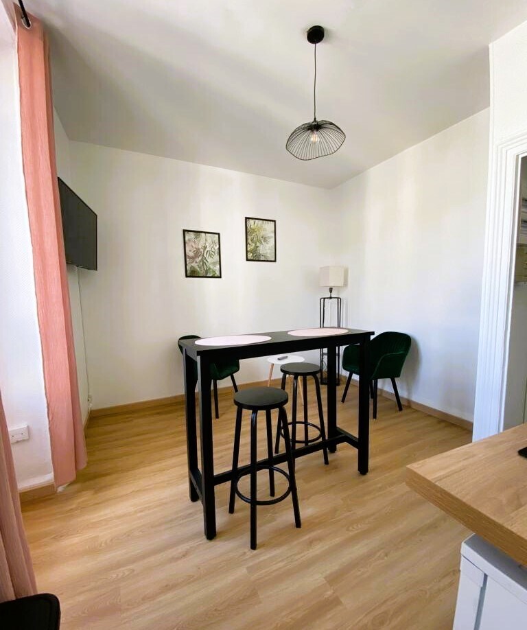 Grand appartement récemment rénové — Salle de bain