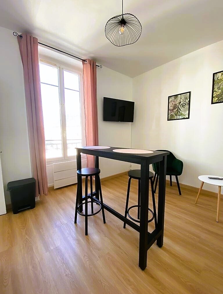 Grand appartement récemment rénové — Espace de travail