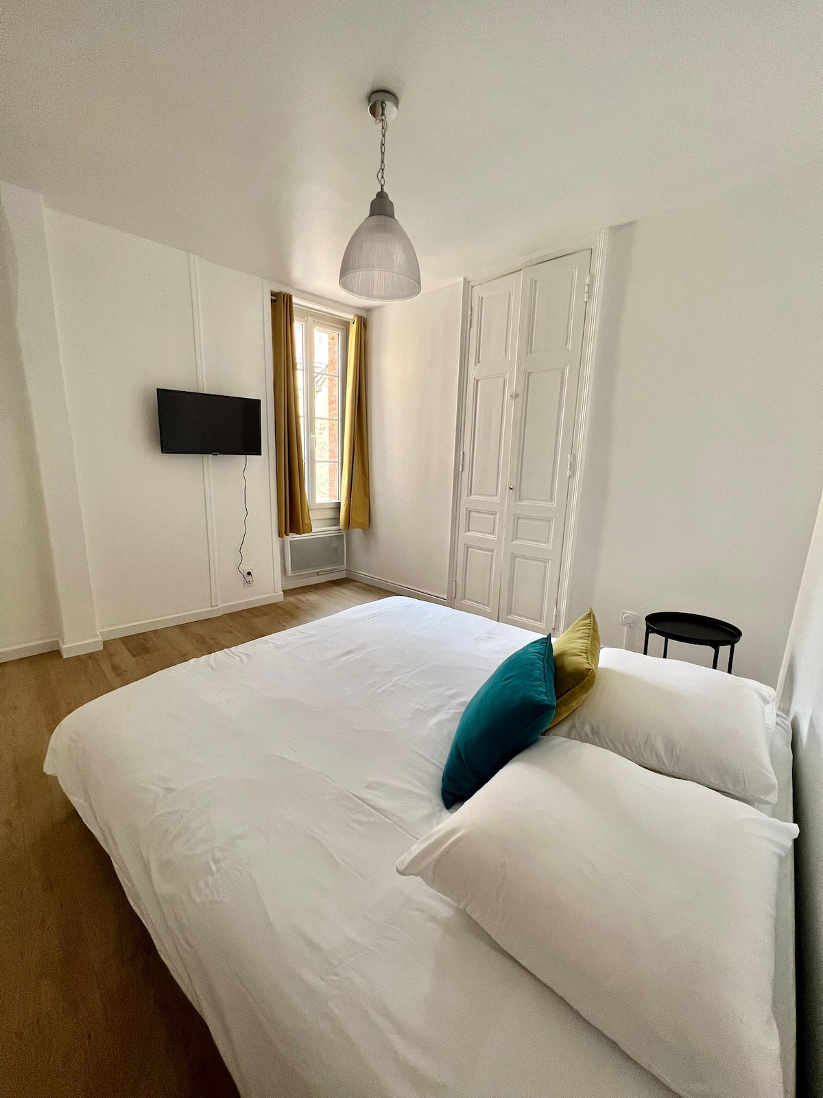 Appartement Hypercentre — Chambre avec lit king-size