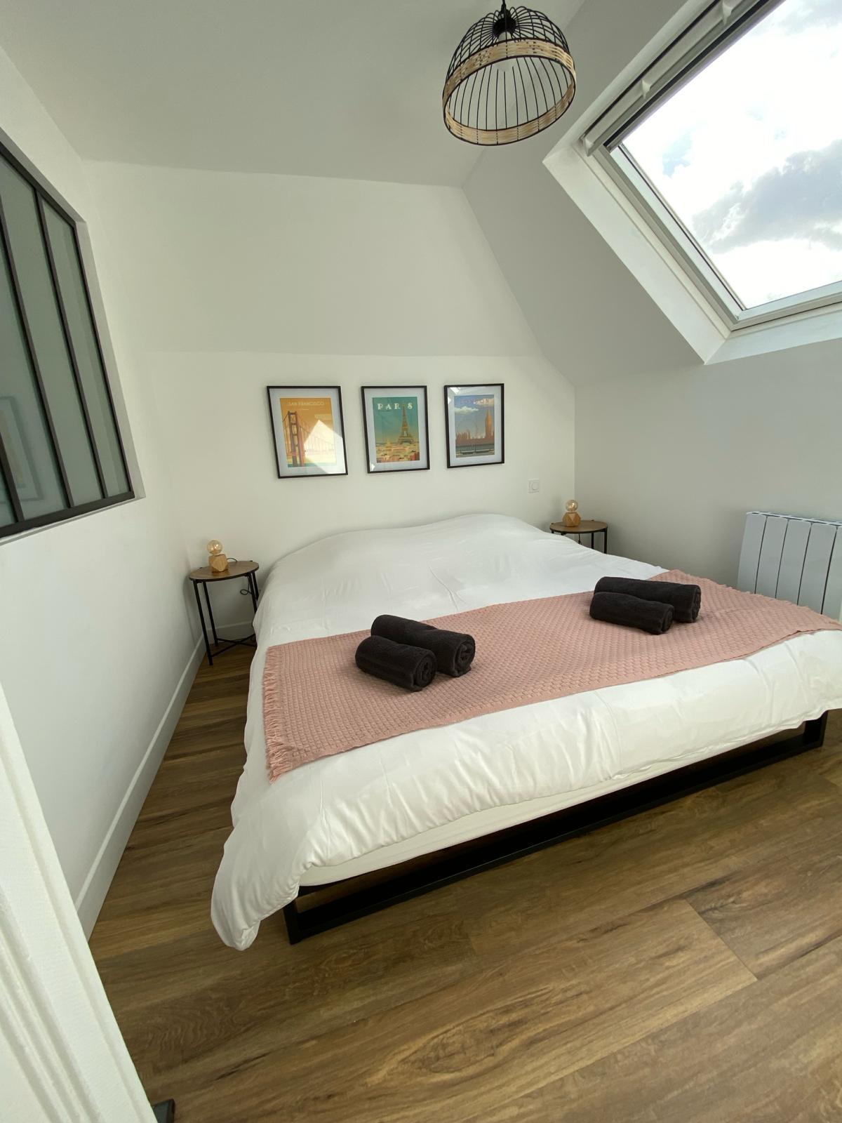 Cœur de Laval: Charmant 2 pièces — Espace de travail