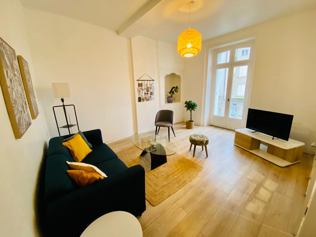 Appartement rénové Cœur Centre Ville — Appartement 27m² à Laval, 2 personnes