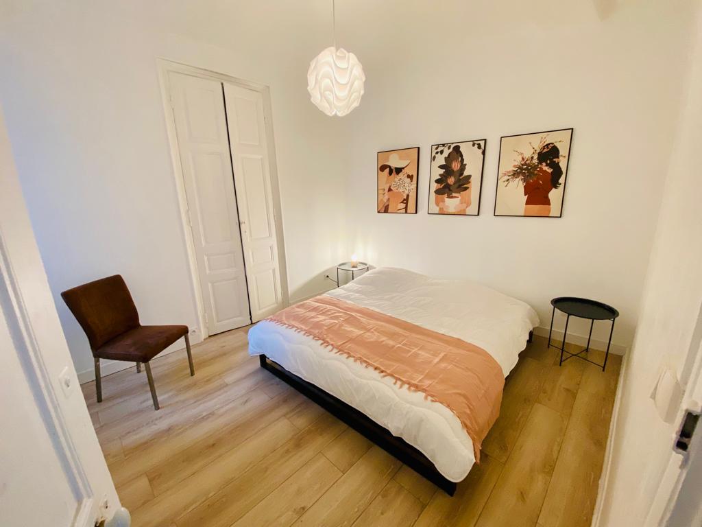 Appartement rénové Cœur Centre Ville — Cuisine équipée