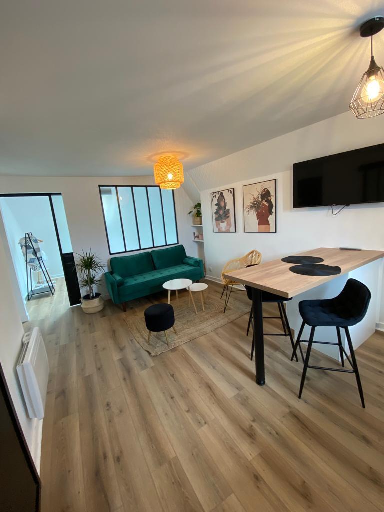 Laval à vos Pieds: 2 pièces rénovés — Appartement 27m² à Laval, 2 personnes