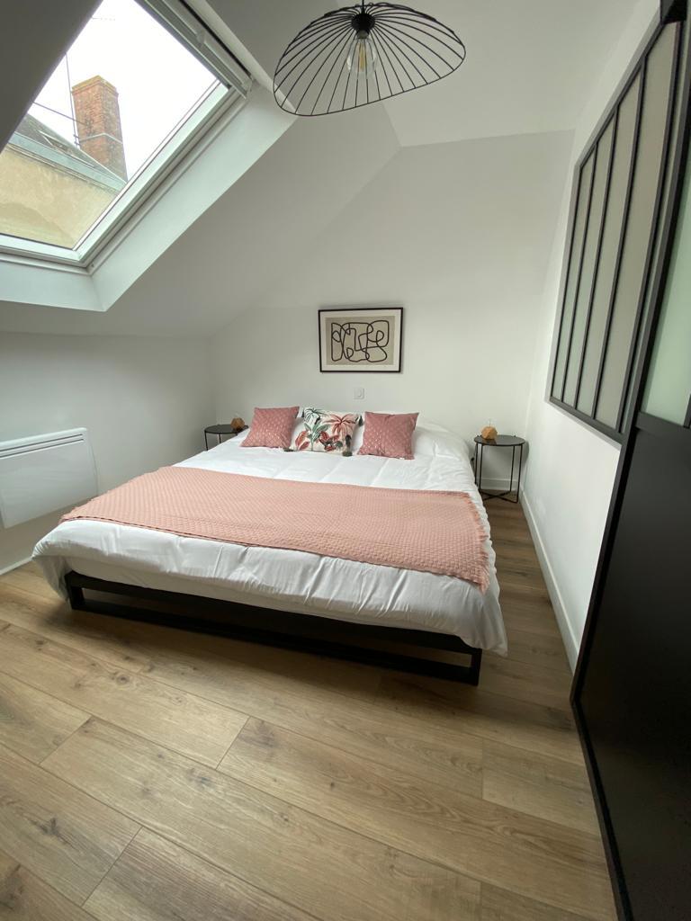 Laval à vos Pieds: 2 pièces rénovés — Salle de bain