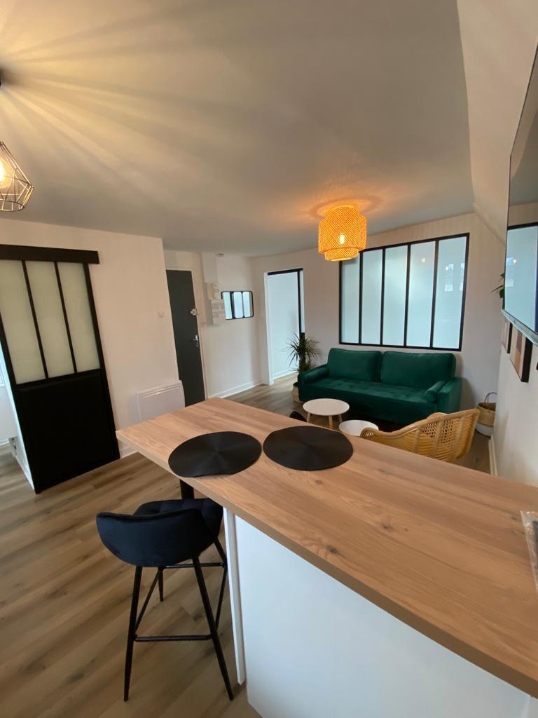 Laval à vos Pieds: 2 pièces rénovés — Vue depuis l'appartement